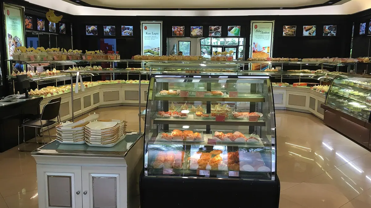 Mode n Art – bakery in Sale town centre